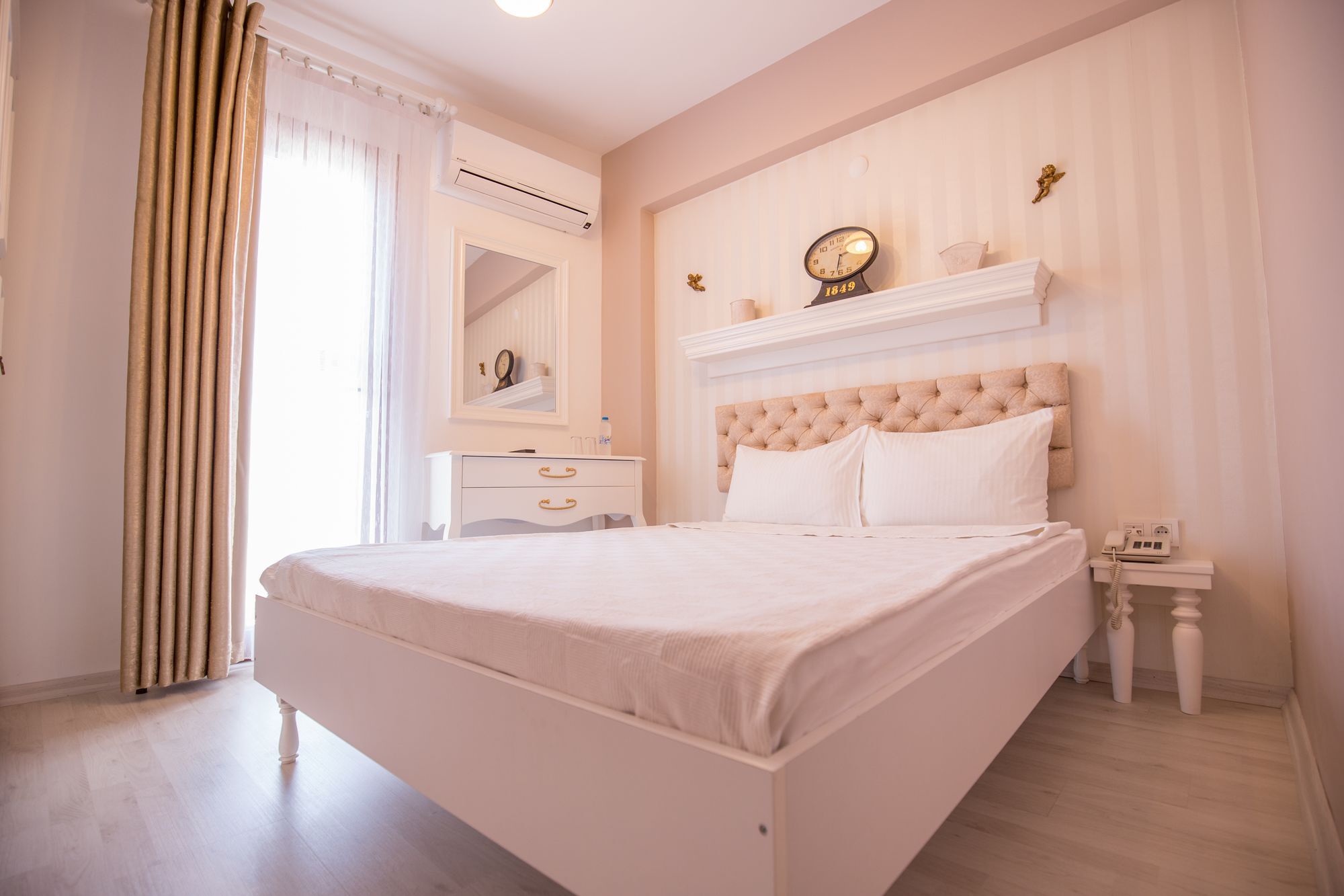Menendi Otel Foca Kültér fotó