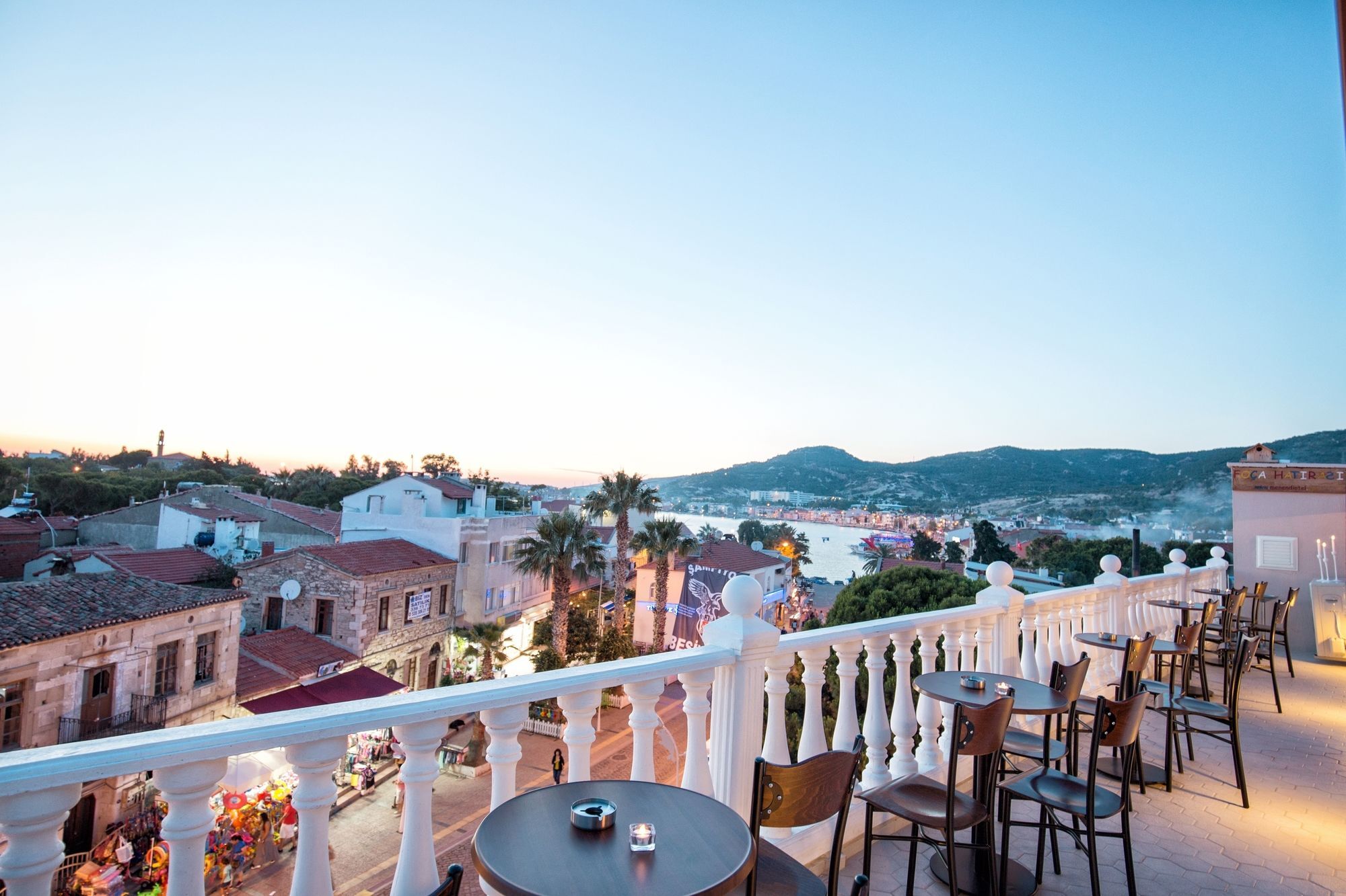 Menendi Otel Foca Kültér fotó