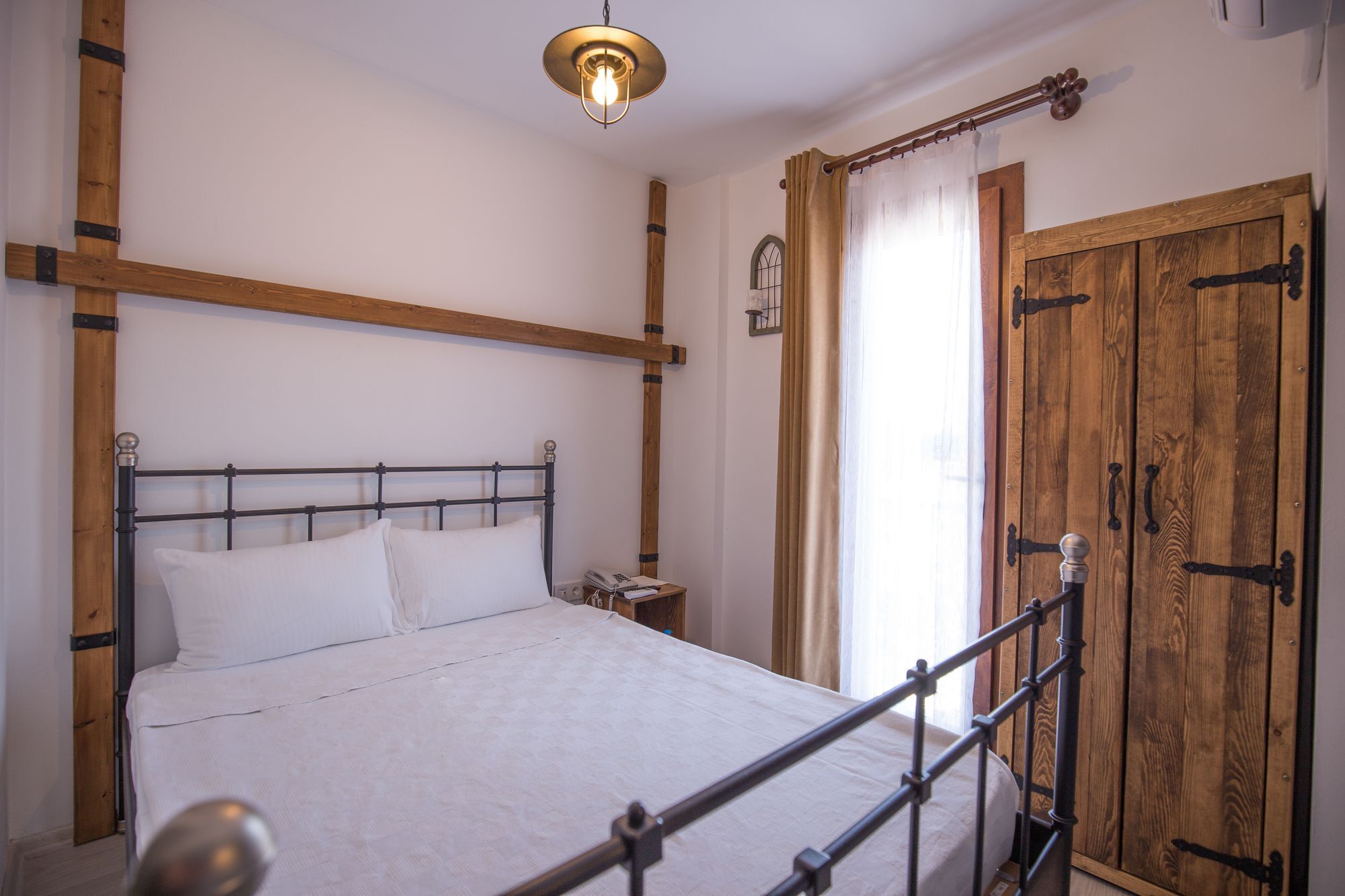 Menendi Otel Foca Kültér fotó