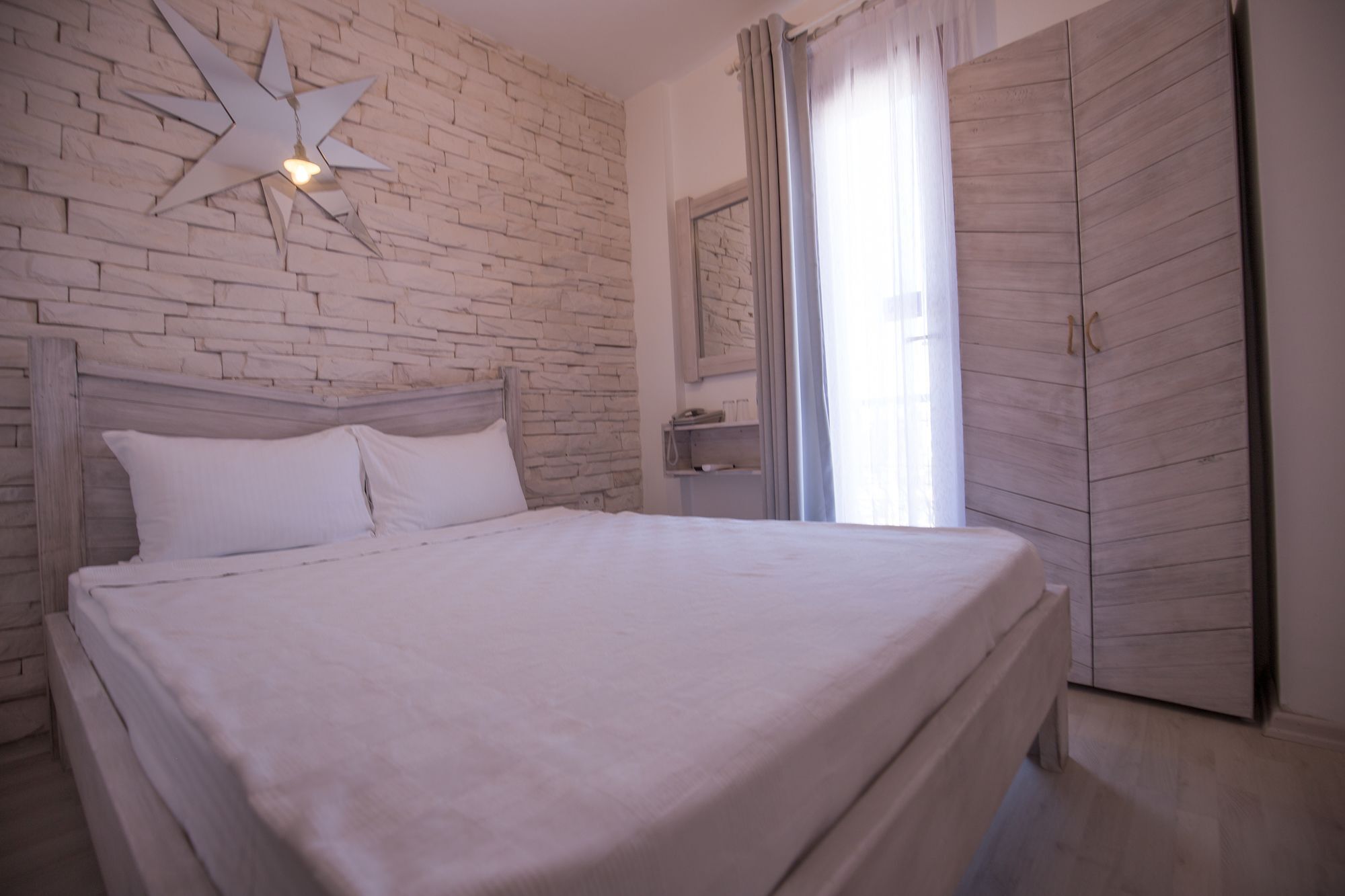 Menendi Otel Foca Kültér fotó