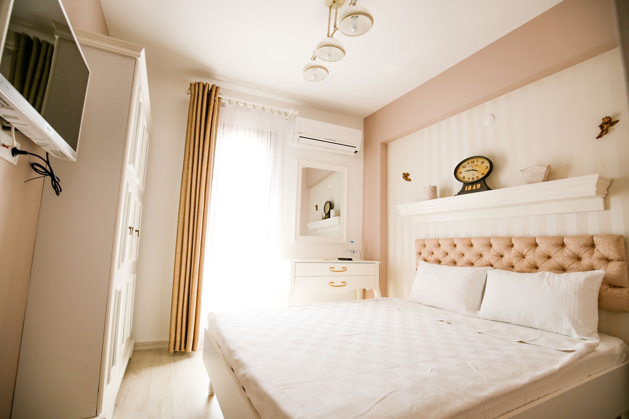 Menendi Otel Foca Kültér fotó