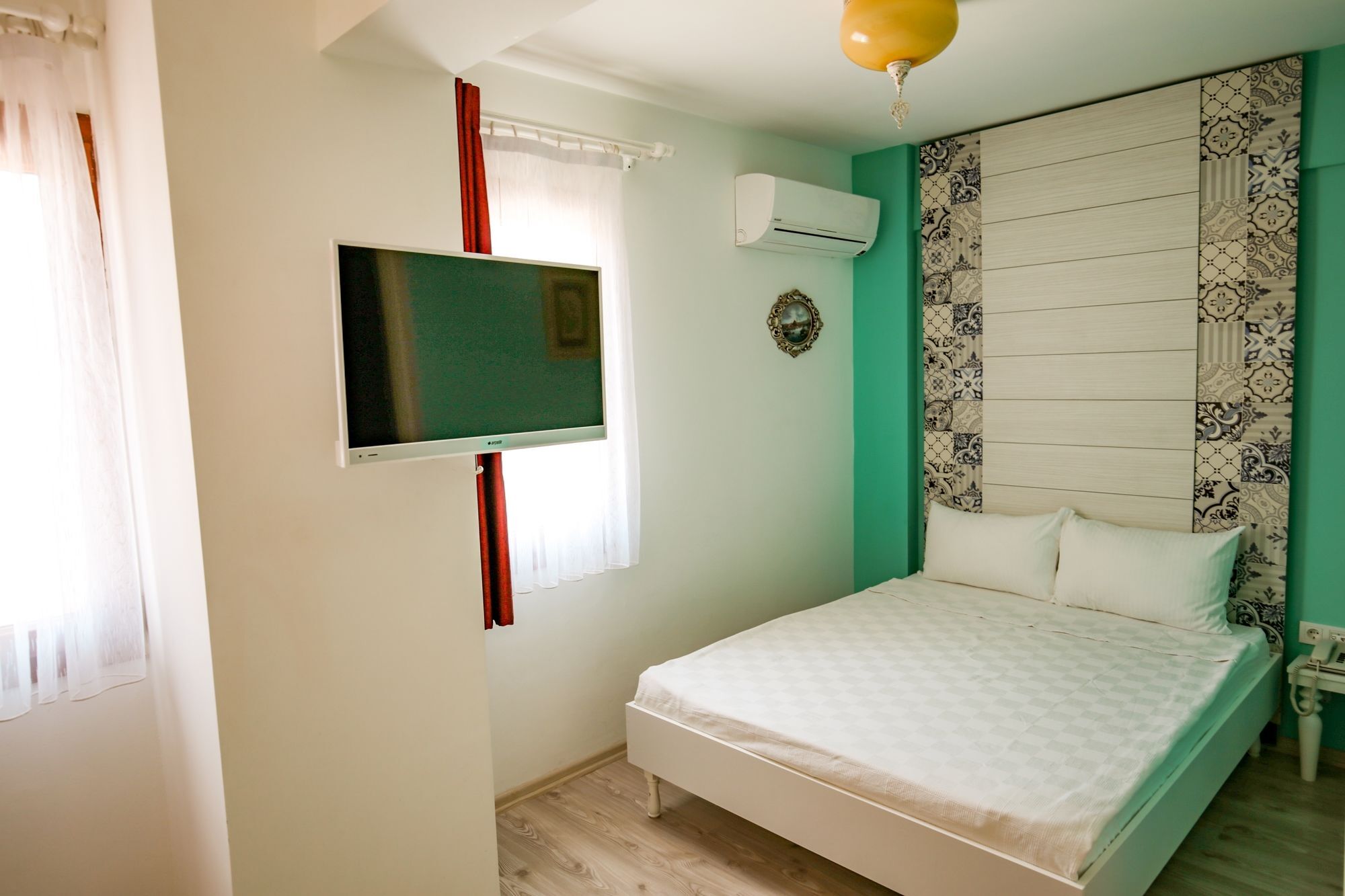 Menendi Otel Foca Kültér fotó