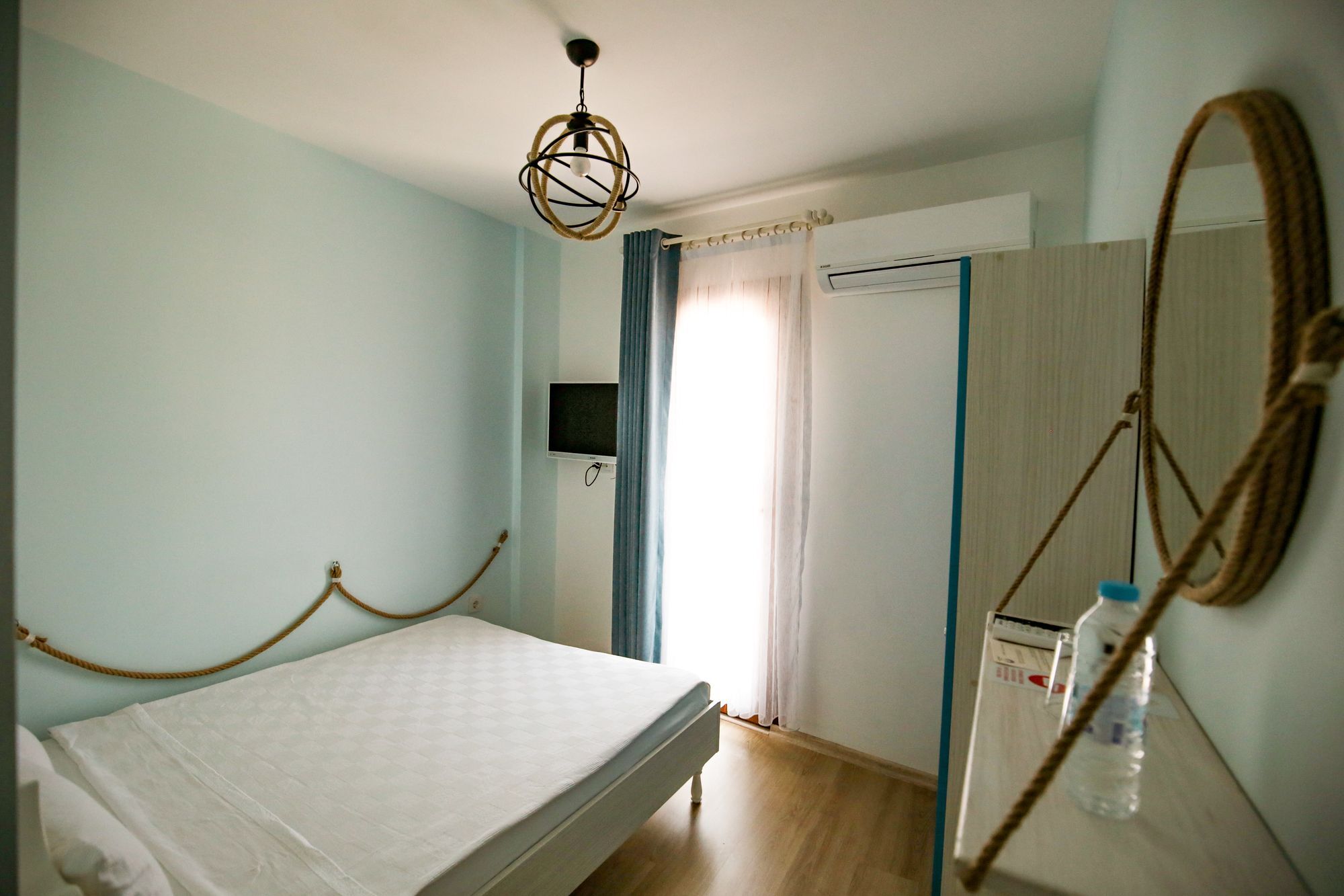 Menendi Otel Foca Kültér fotó